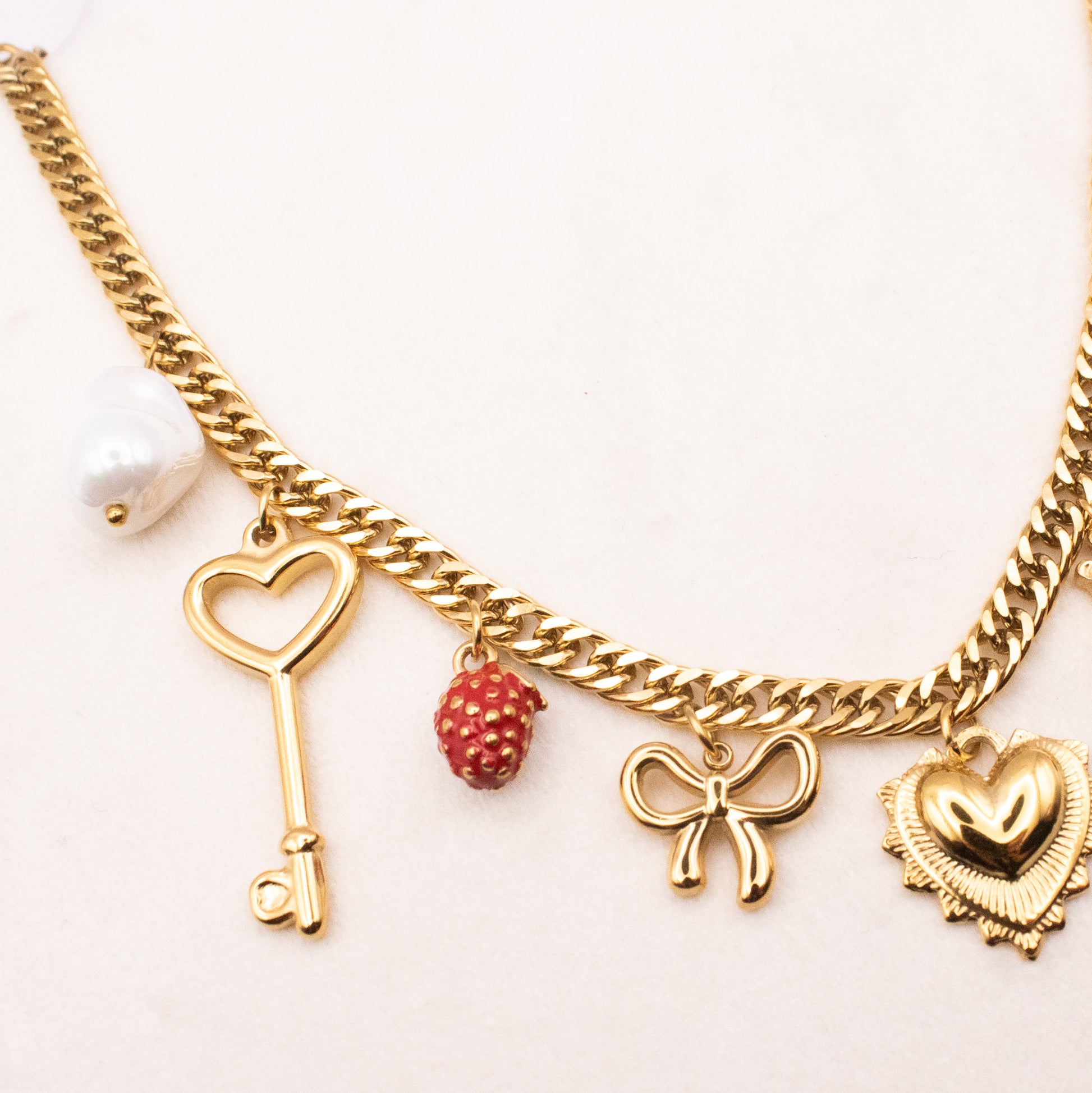 COLLANA RED CHARMS