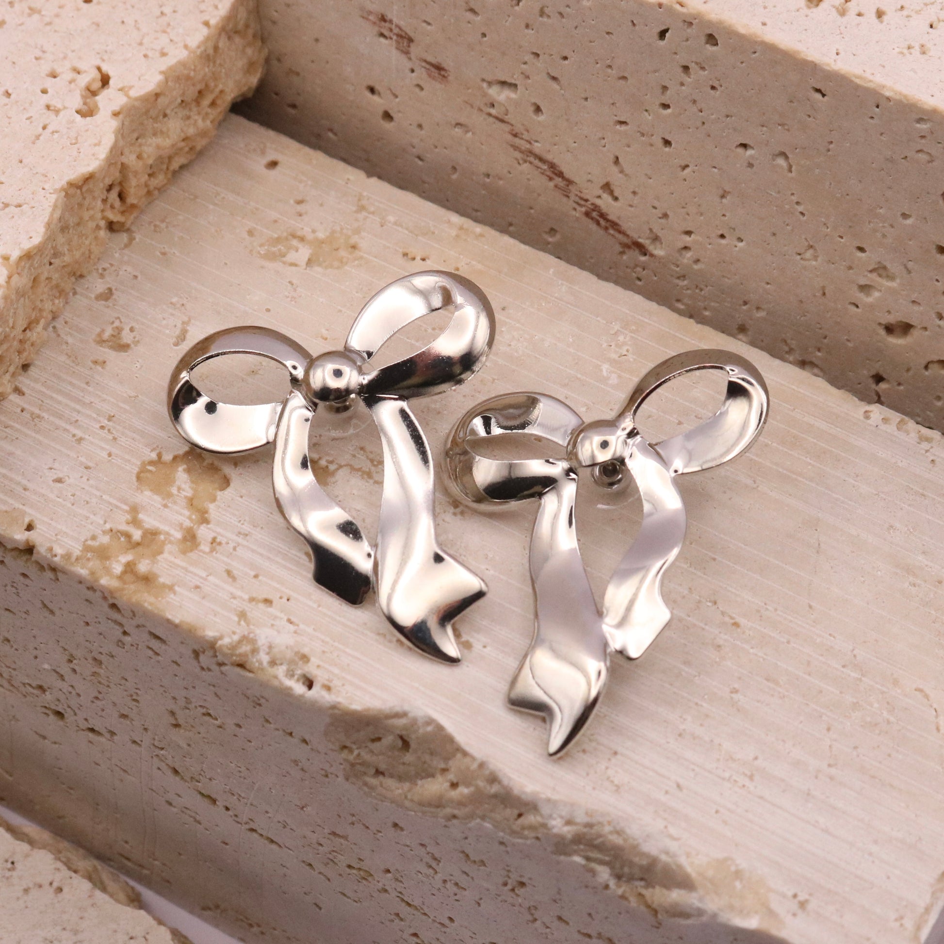 ORECCHINI BIG FLUID BOW